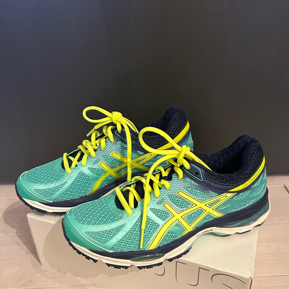 Brand new (with tags) Asics running shoe